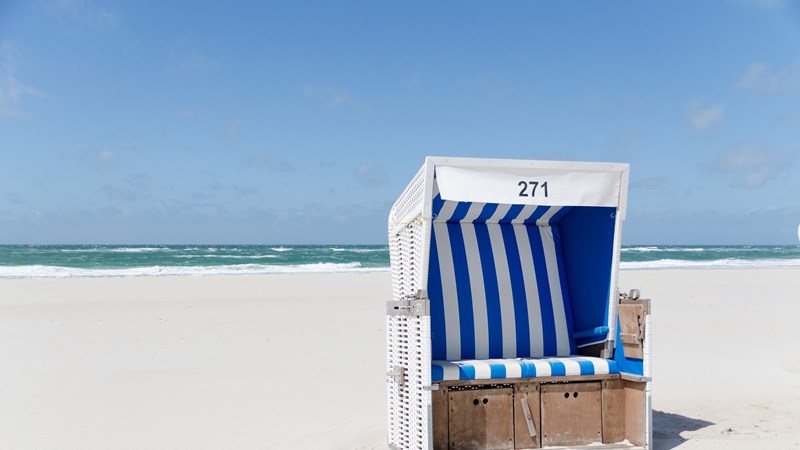 beach-chair-1587066_1920.jpg